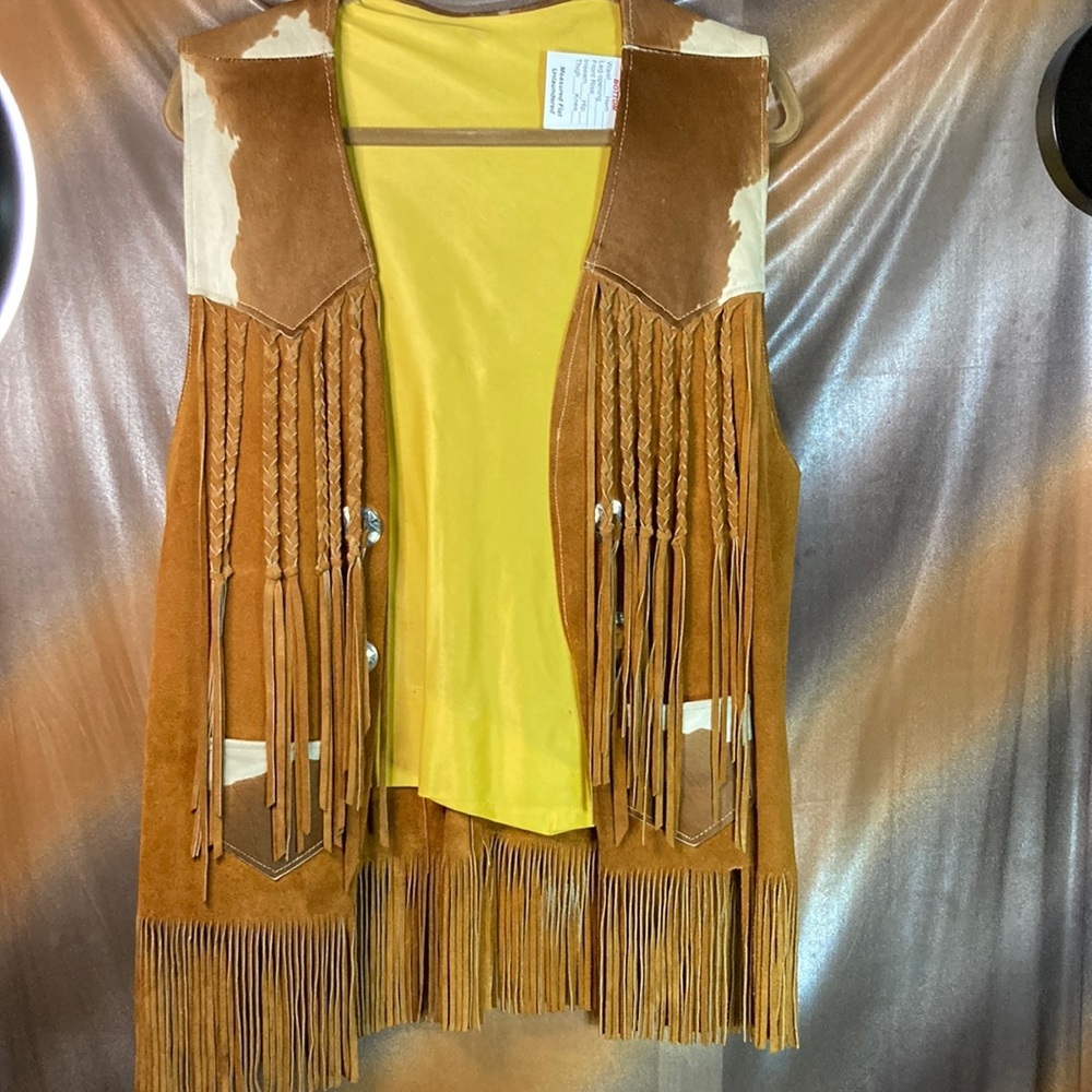 Vintage 70’s cow hide vest with split leather. 40”‎   Pockets in front. 151